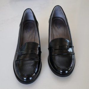 NWOB black patent leather Life Stride loafer heel